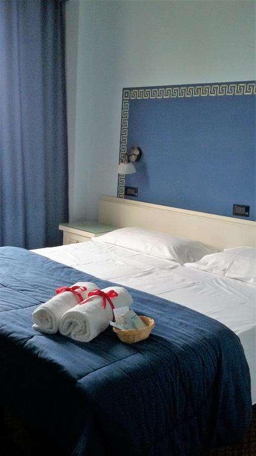 Il Grifo Hotel E Bisteccheria Toscana Montepulciano Stazione Chambre photo