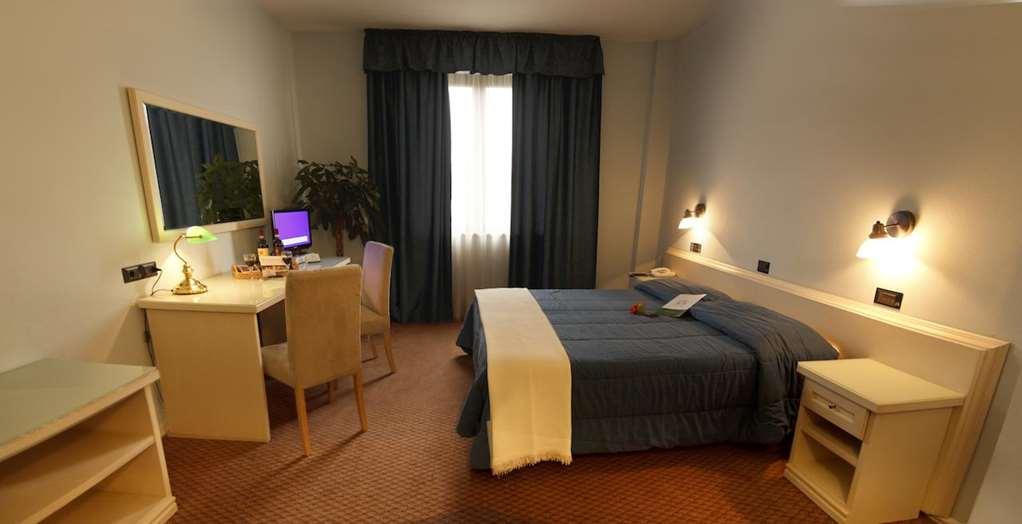 Il Grifo Hotel E Bisteccheria Toscana Montepulciano Stazione Chambre photo
