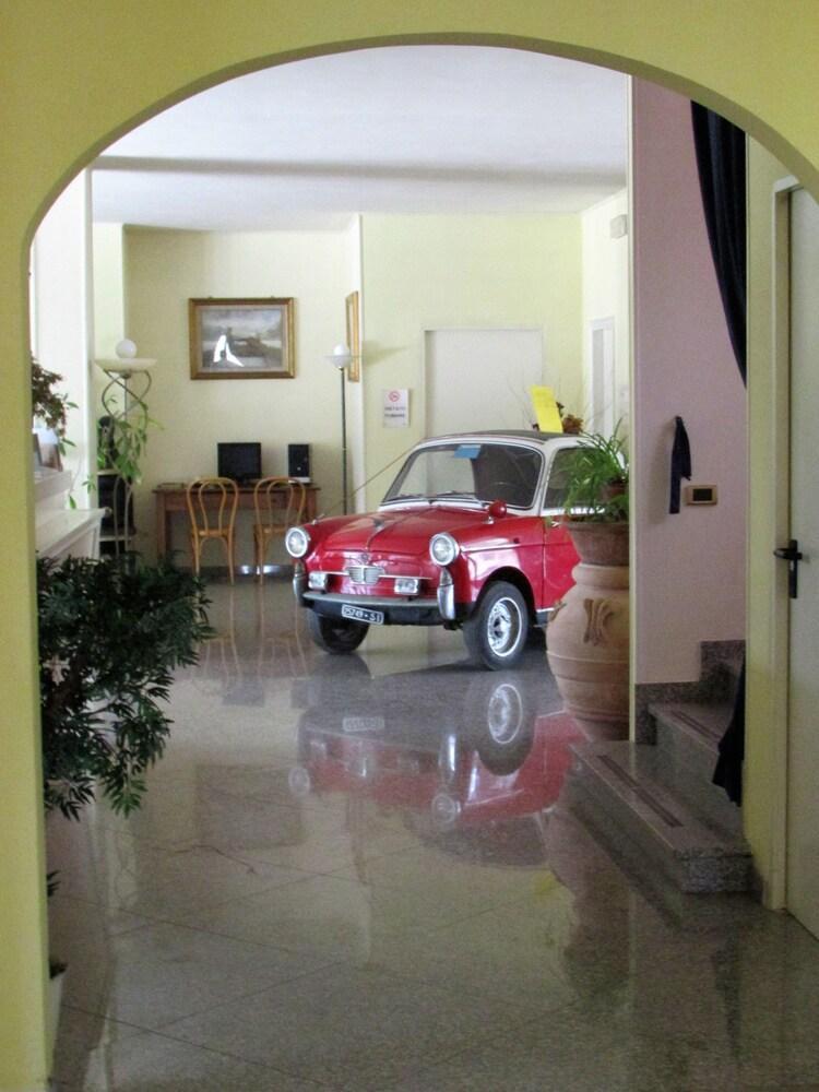 Il Grifo Hotel E Bisteccheria Toscana Montepulciano Stazione Extérieur photo
